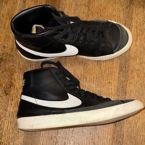 Nike Black and White High-Top fashion Sneakers mens shoe size 9.5 women’s 11